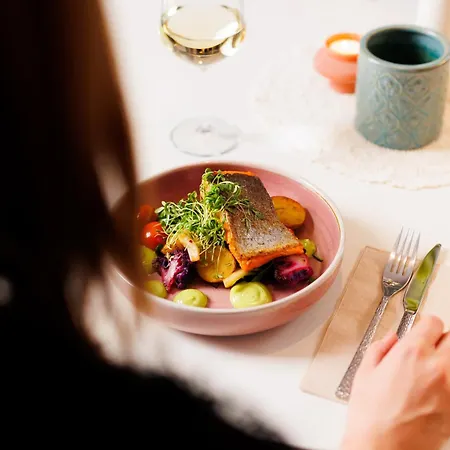 Suviste Gæstehus 3*